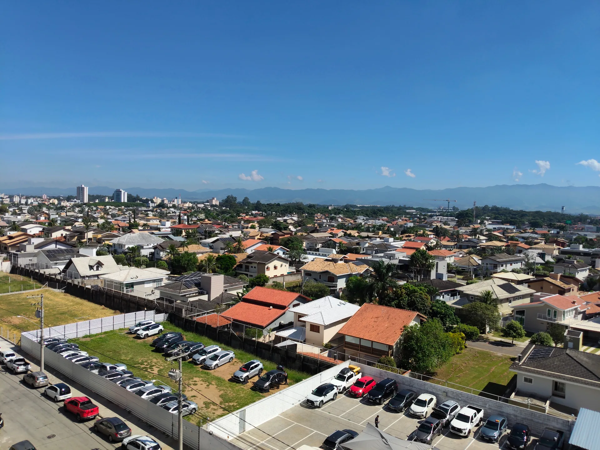 Vista panorâmica do Bairro Independência, Taubaté — foto do alto do Edifício Tríade